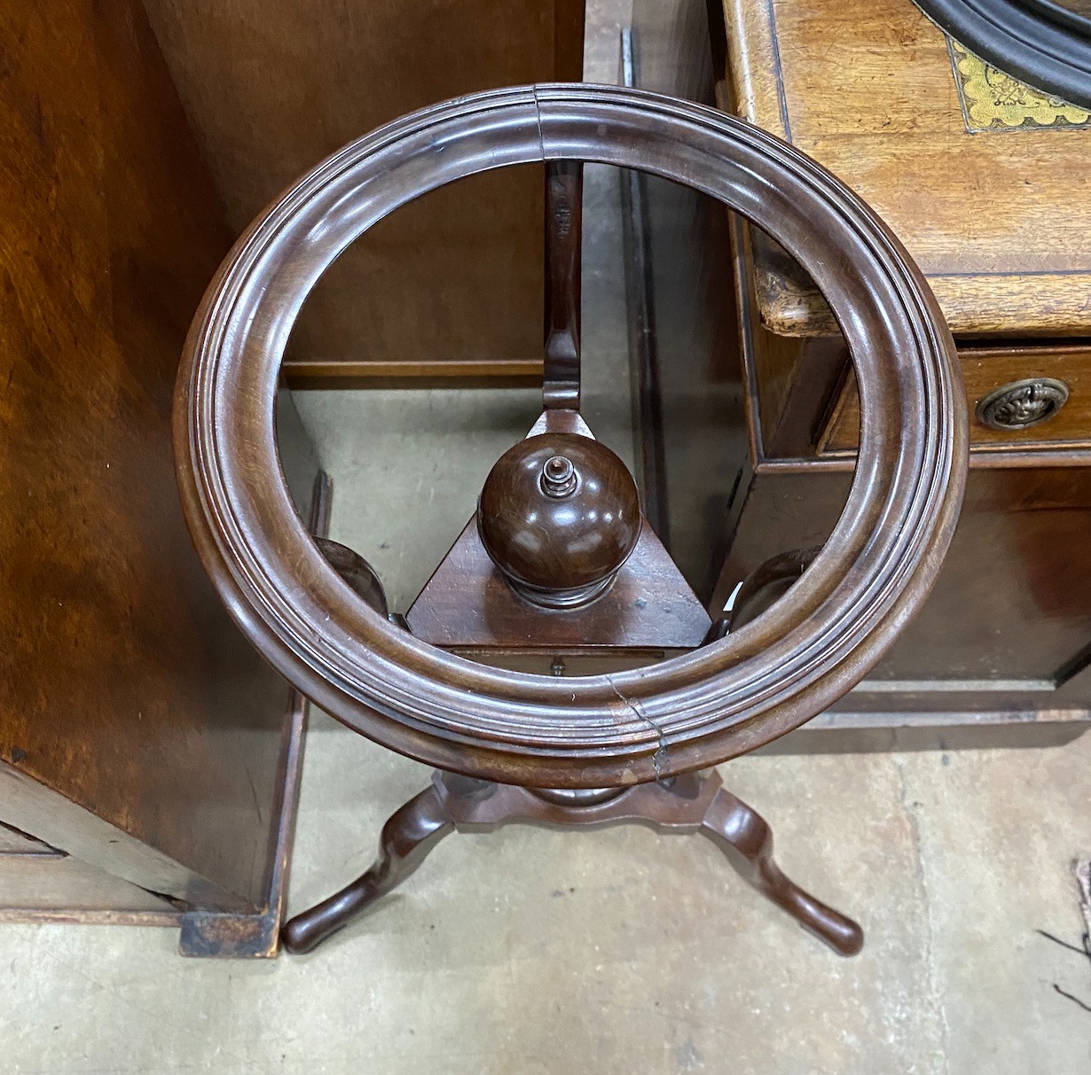 A George III style mahogany wash stand, height 79cm